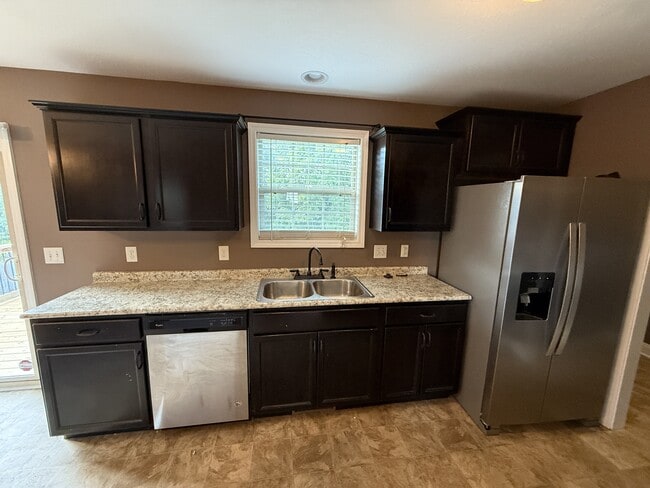 Building Photo - 113 Grassmire Dr