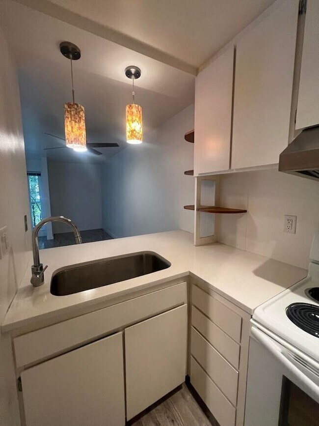 Building Photo - 2309 Blake St