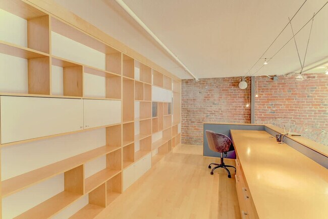 Building Photo - 101 Harrison St