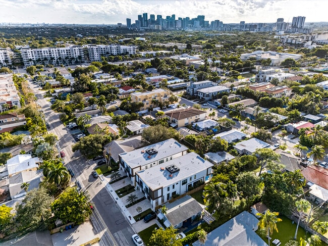 Building Photo - 1121 NE 17th Ave