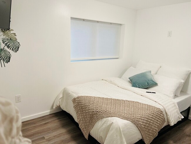 Building Photo - 2440 Wickstrom Pl SW