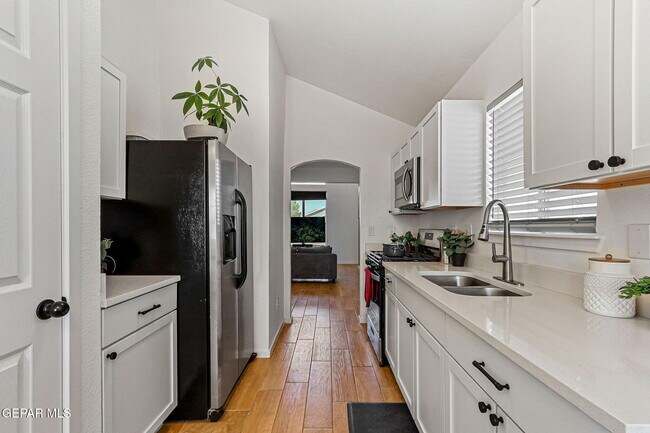 Building Photo - 3936 Tierra Arena Dr