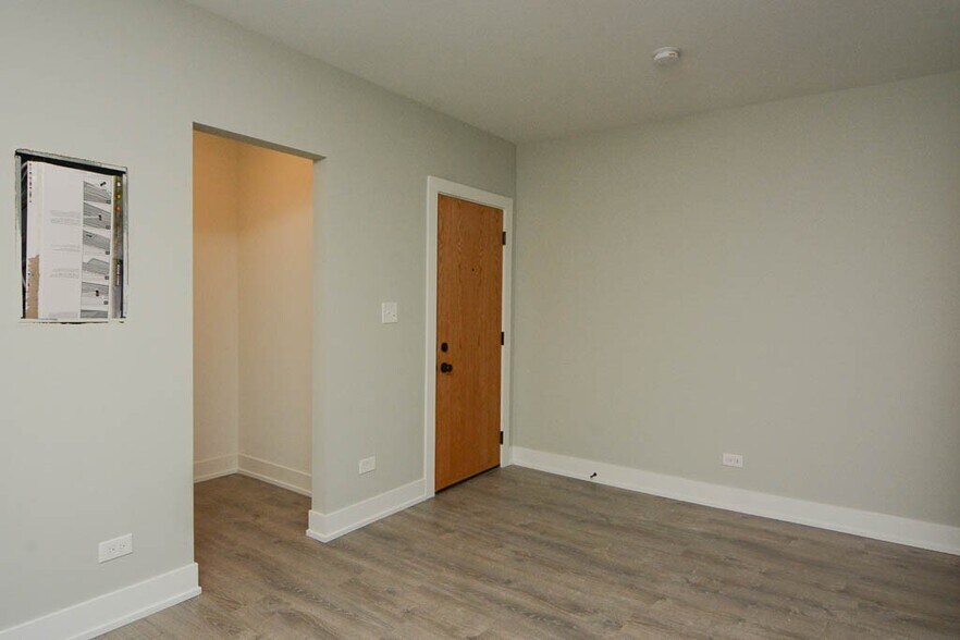 Building Photo - 432.5 W Belden Ave