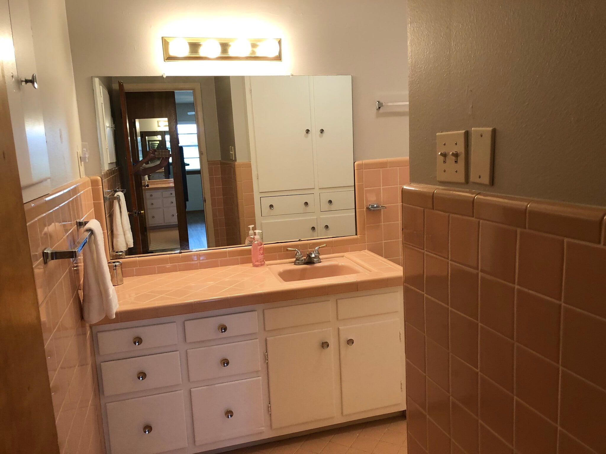 Large Bathroom w/vintage tile - Same in both units - 1034 Elizabeth Ave