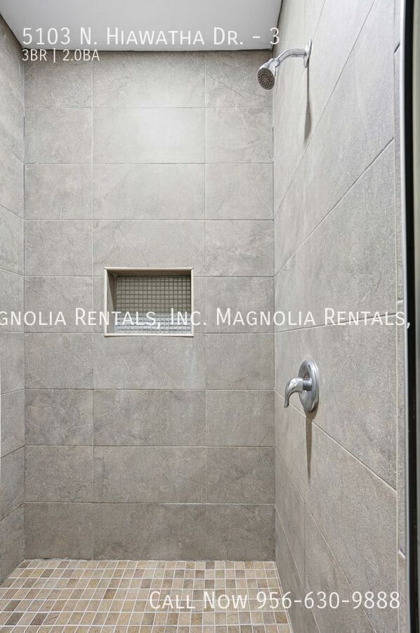 Building Photo - 5103 N Hiawatha Dr