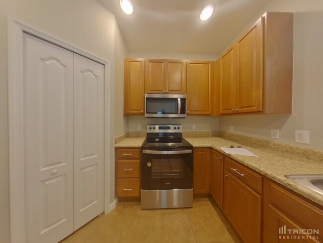 Building Photo - 617 del Pilar Dr