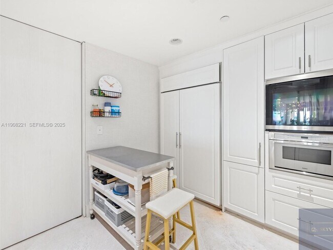 Building Photo - 5142 Fisher Island Dr