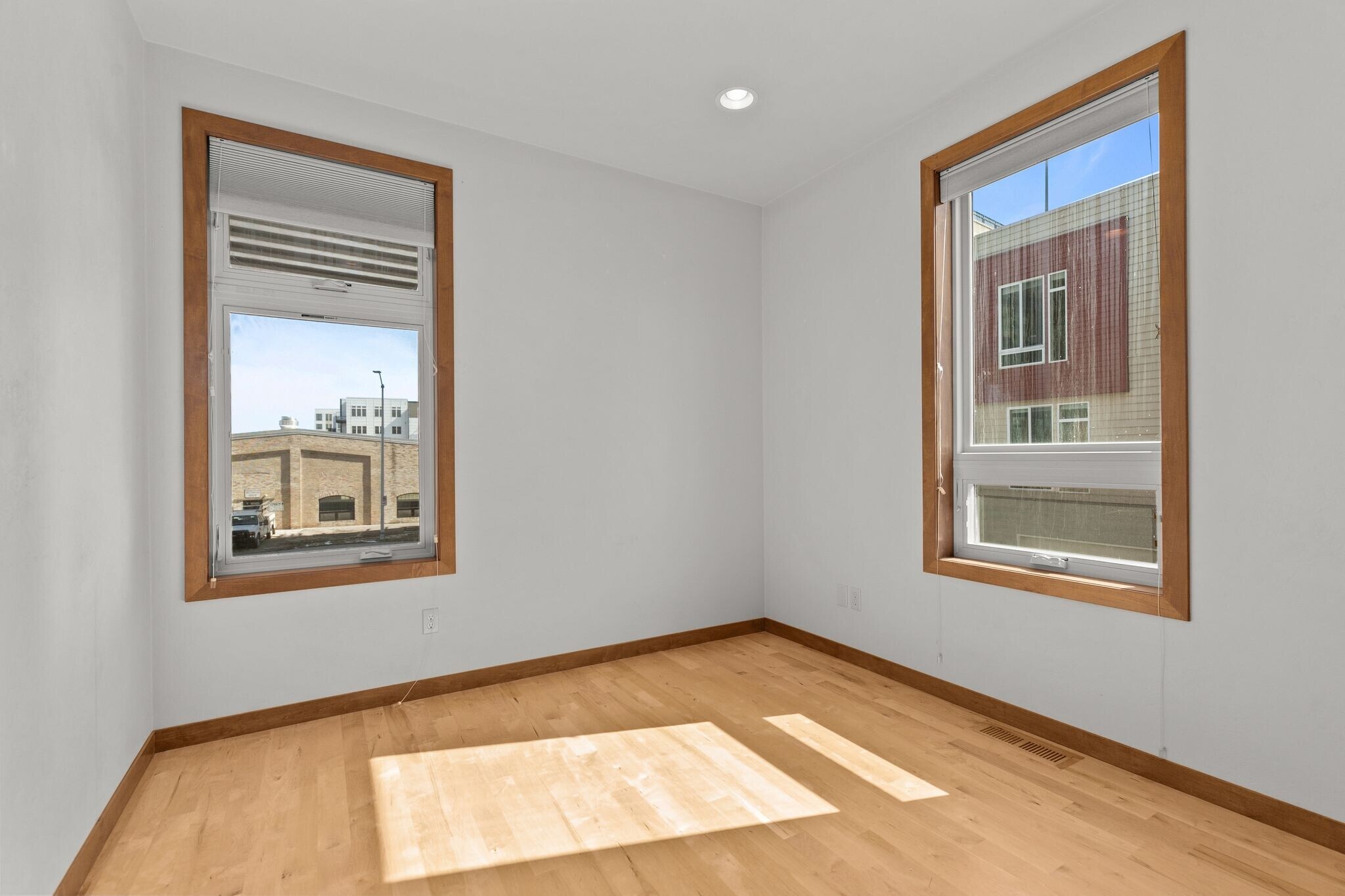 Building Photo - 1141 E Banta Ct