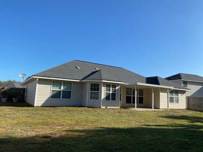 Building Photo - COMING EARLY MAY 2026! (Pet Friendly)