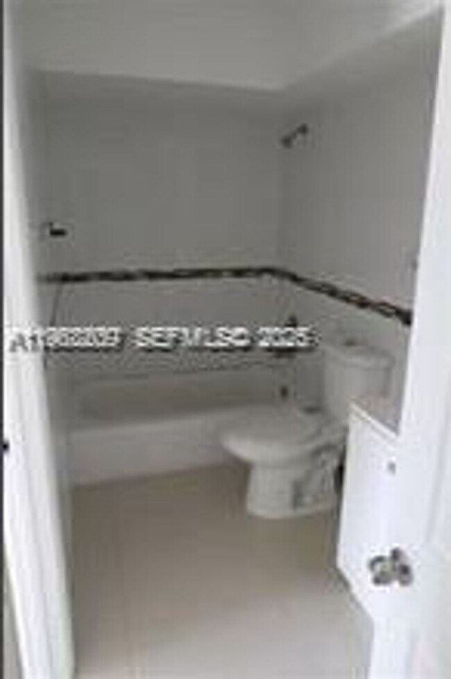 Building Photo - 2021 NW 59th Terrace