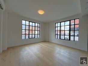 Building Photo - Luxurious 2 bedroom/2 Bathroom duplex apt ...