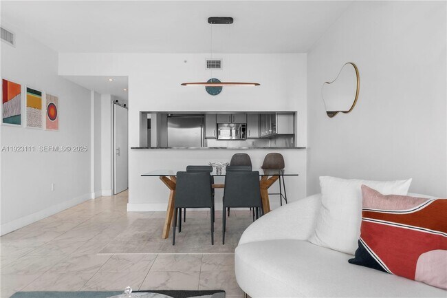 Building Photo - 540 West Ave