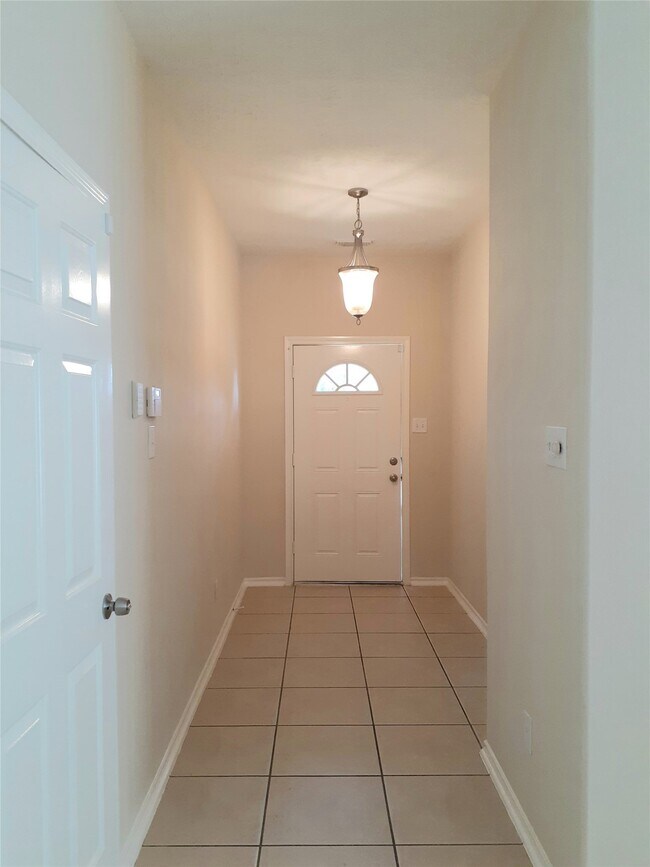 Building Photo - 16914 Great Oaks Glen Dr