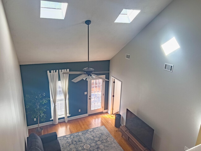 Building Photo - 843 Landing Dr