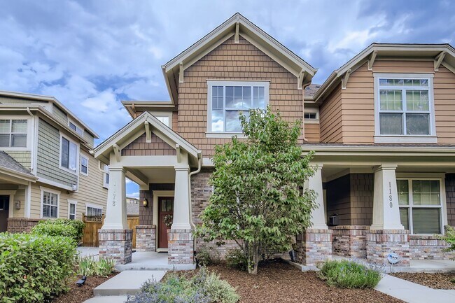 Building Photo - Long Realty & Property Management - Wonderfully Located Townhome in Great Neighborhood