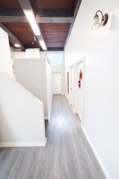 Building Photo - 1248 W 24th St