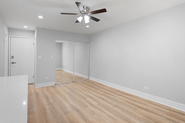 Building Photo - 5534 N Kenmore Ave