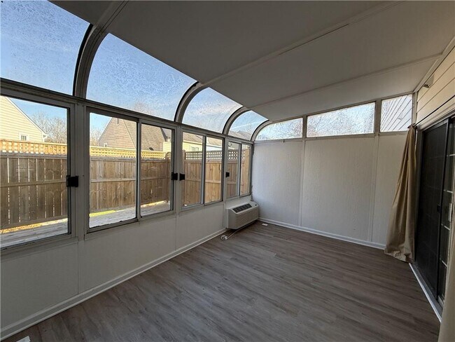 Building Photo - 3859 Meadow Creek Dr