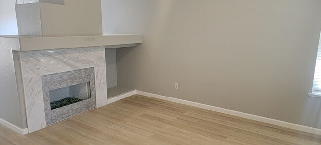 Building Photo - MOVE IN SPECIAL $500 OFF 2ND MONTH - 3 bedroom 2 bath Home in Antelope