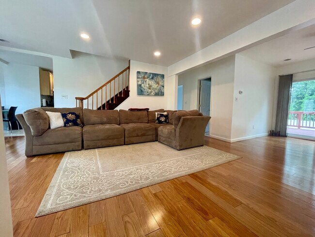 Building Photo - 39 Mabel St