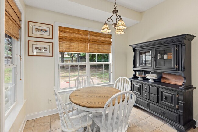 Building Photo - 2899 Chanterelle Cove