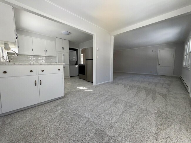 Building Photo - 375 NY-292