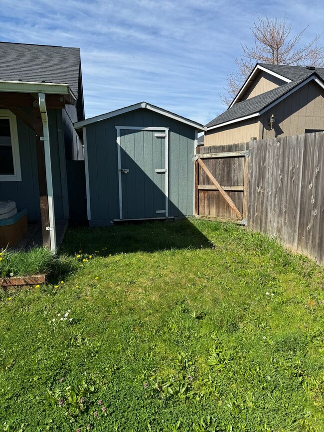 Building Photo - 692 N 1st St