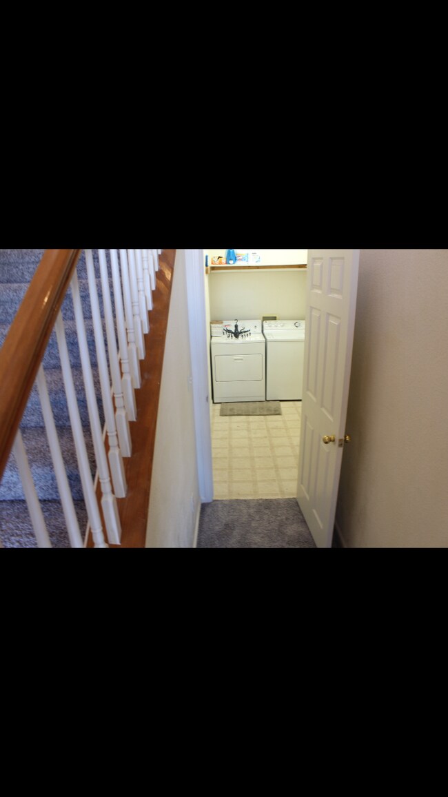 Washer/Dryer Huge storage spaces - 8090 E 29th Ave