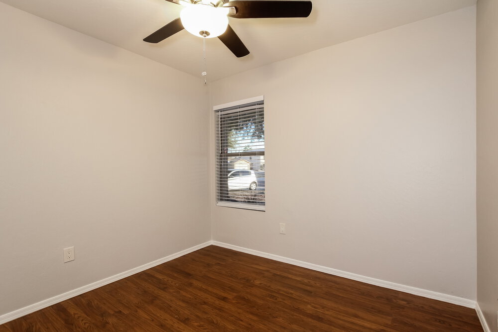 Building Photo - 2030 E Wahalla Ln