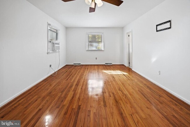 Building Photo - 24 Maple Ave