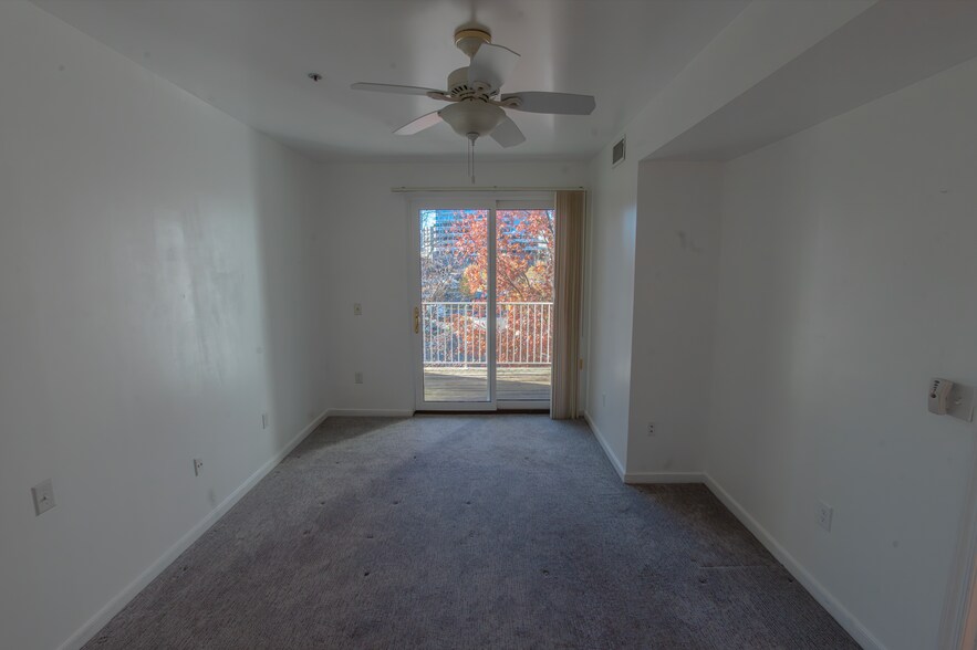 Building Photo - 1645 International Dr