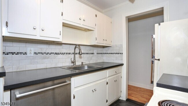 Building Photo - 100 Pierson Miller Dr