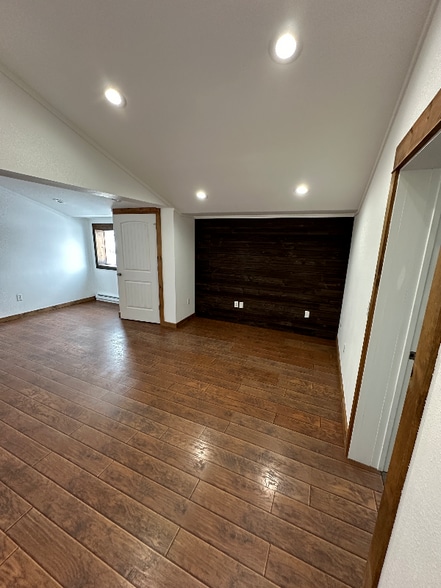 Building Photo - 705 Dakota St