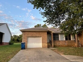 Building Photo - 1006 Northwood Dr