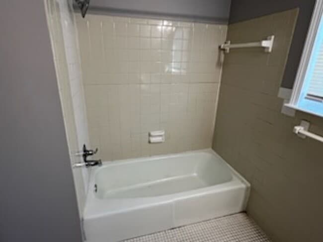 Building Photo - Available Now!!!! MOVE IN SPECIAL $100 off first months rent!!