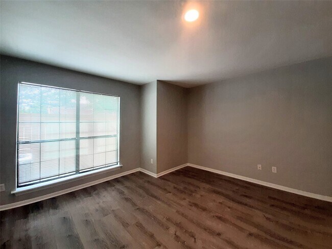 Building Photo - 767 Bering Dr