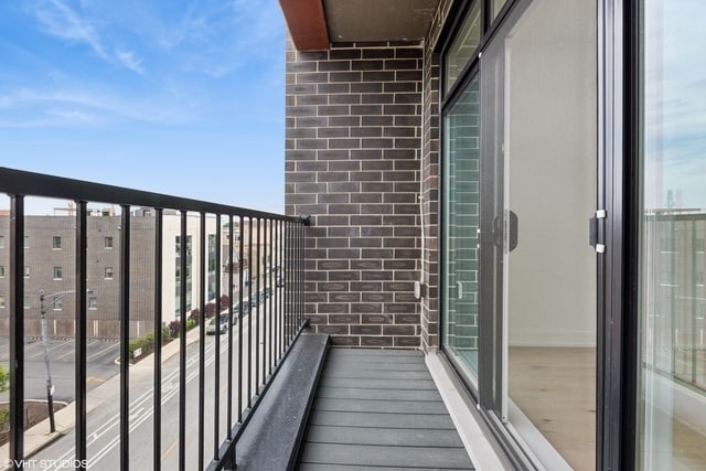 Building Photo - 3219 N Elston Ave