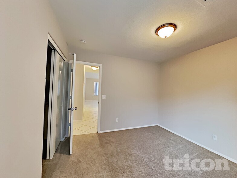 Building Photo - 2031 S Alicia