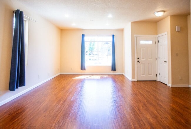 Building Photo - 4 Bedroom Oregon City with Large Bonus Roo...