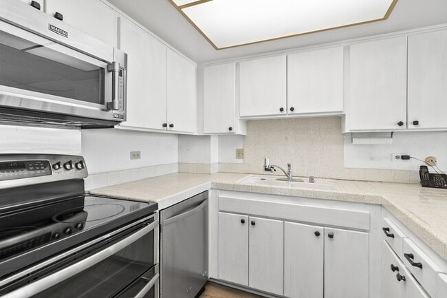 Building Photo - 4944 Cass St