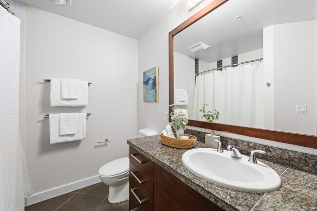 Building Photo - Bright Corner 1Bed/1Bath Condo in the Heart of Downtown Seattle!