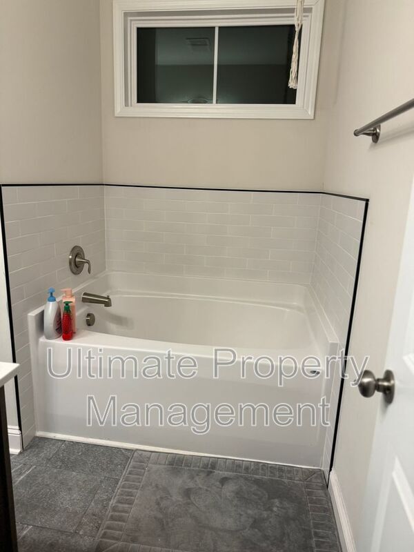 Building Photo - 1449 Lewis Landing Ave