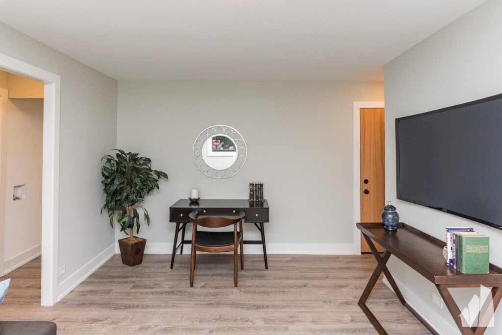 Building Photo - 525 W Surf