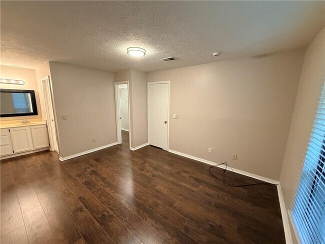 Building Photo - 423 Warm Springs Cir