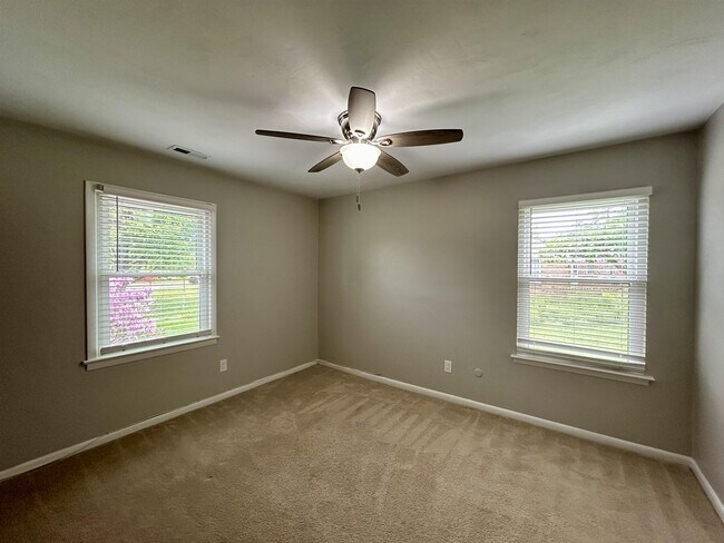 Building Photo - 1004 Hearth Ct