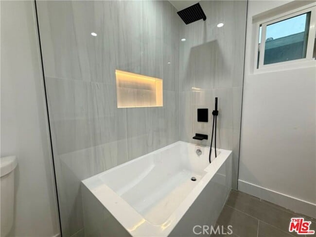 Building Photo - 8561 Marklein Ave