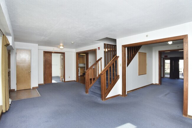 Building Photo - 5741 W Cedar Ave