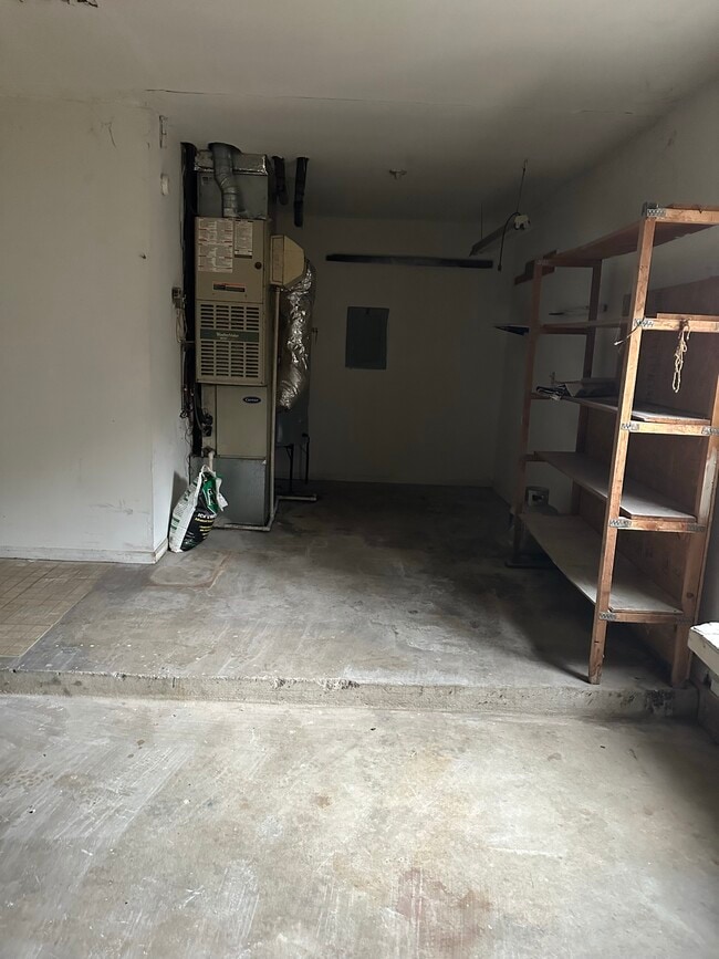 Building Photo - 6722 E 75th St S