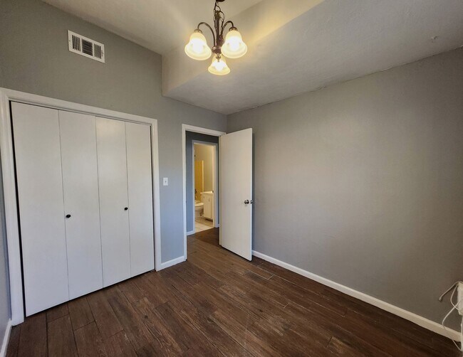 Building Photo - 3 bedroom for rent in NE Tallahassee, wood floors, Privacy Fenced yard, available early March 202...