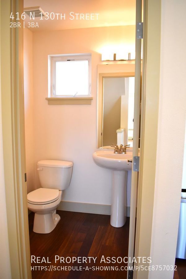 Building Photo - 416 N 130th St